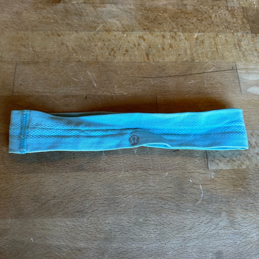 Lulu Lemon headband / one size / baby blue